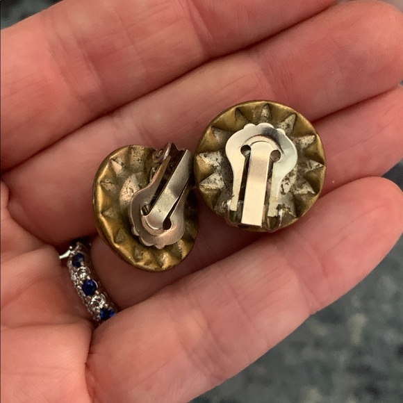 Vintage 1” faux beige pearl w pave crystals clip earrings - Picture 2 of 4